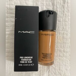 MAC Cosmetics Pro Longwear Foundation-NW40